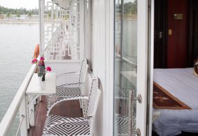 4 Days at Ha Long Bay on Appricot Cruise and Cat Ba Islands